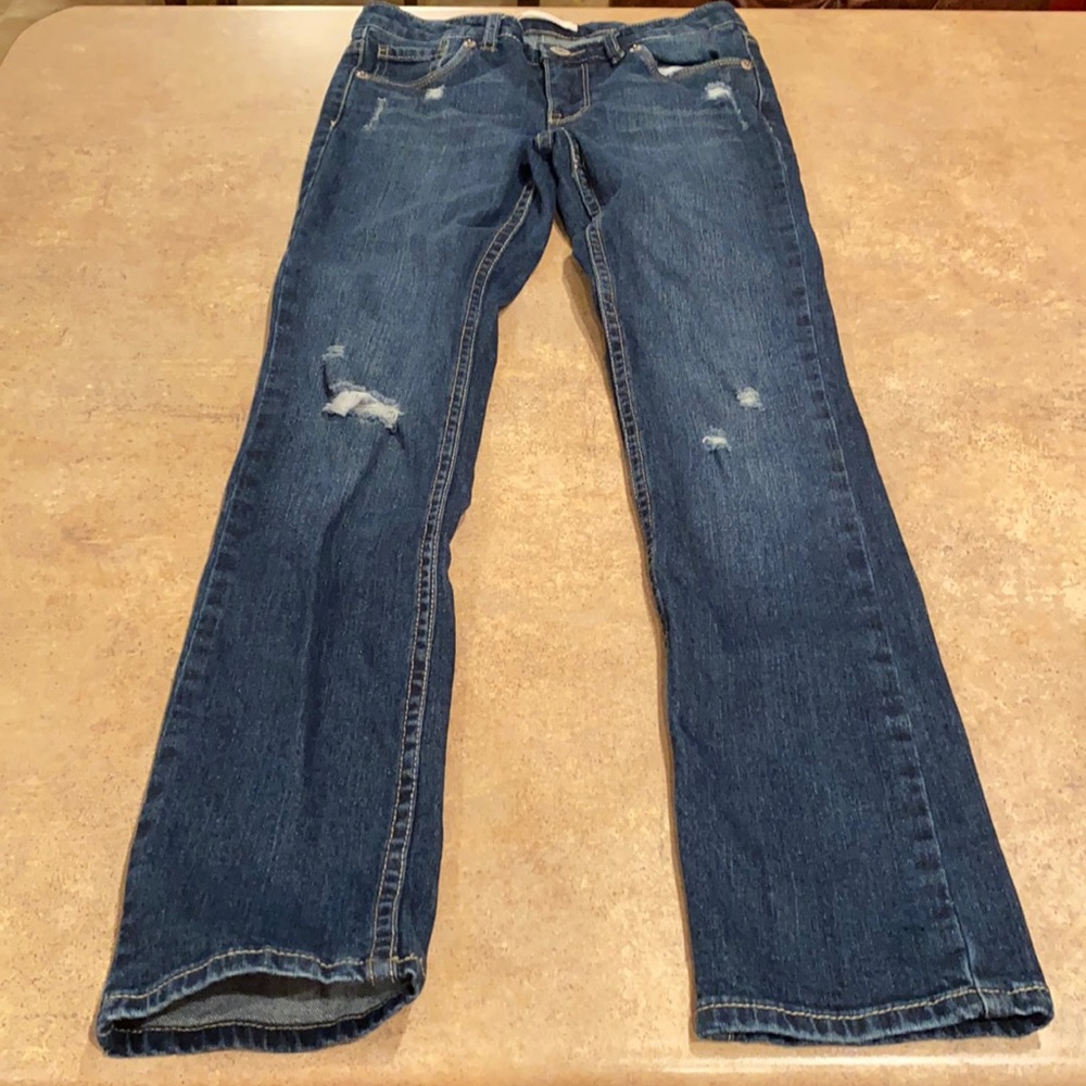 Girls Levi jeans size 10 Reg inseam measures 25.5”